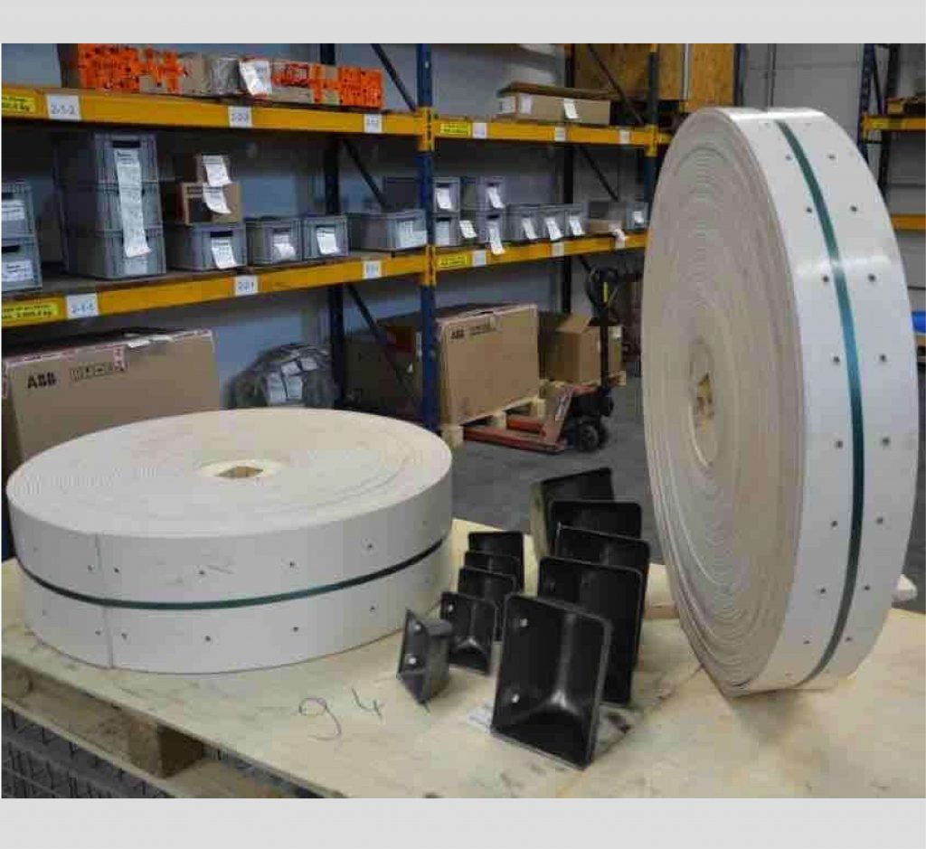 Conveyor_belt_with_bucket Conveyor_belt_with_bucket